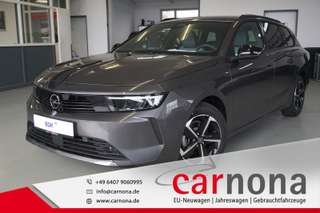 Schräge Frontansicht auf einen Opel Astra , freigestellt