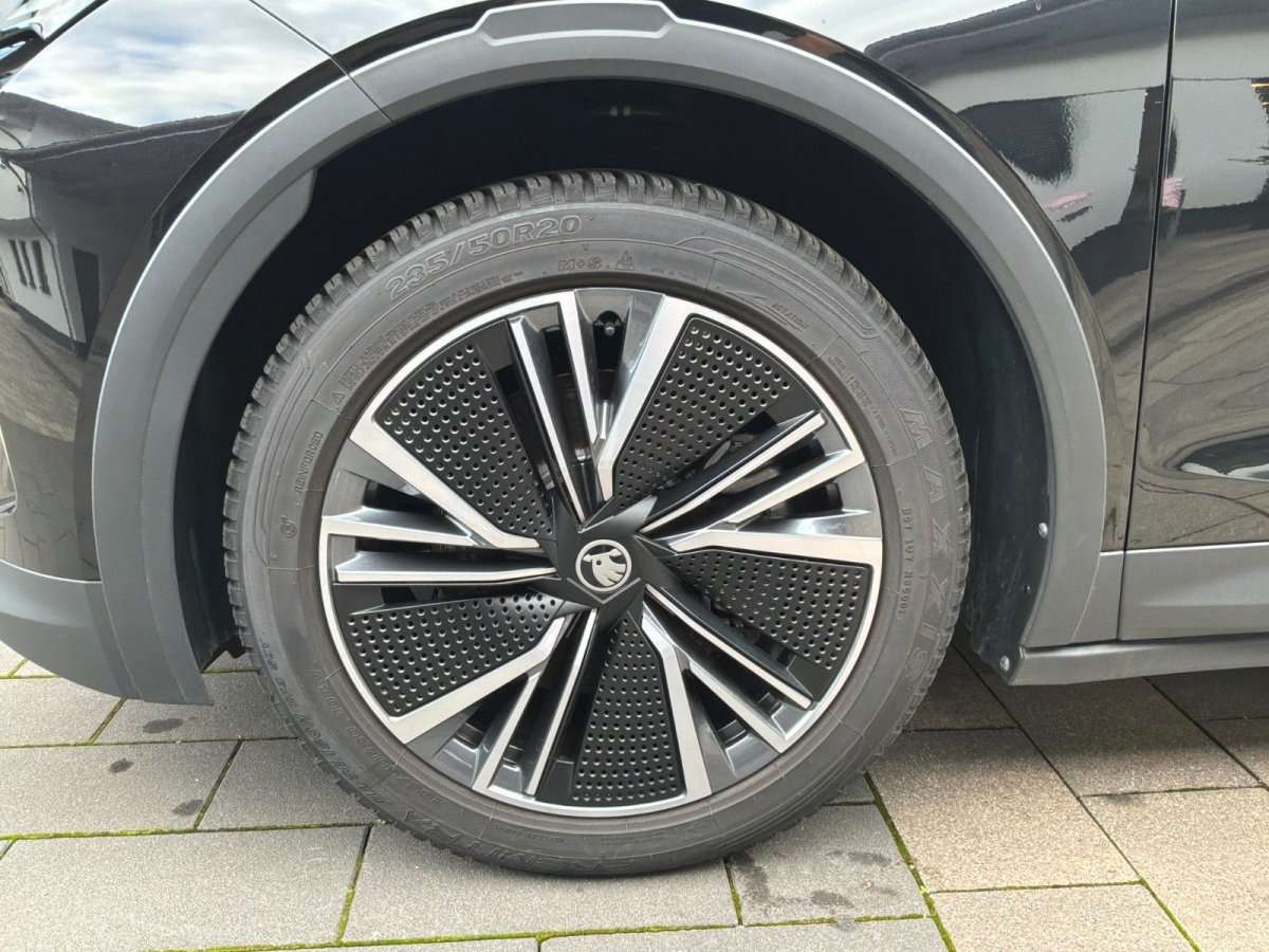 Fahrzeugbild eines Skoda ELROQ