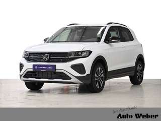 Schräge Frontansicht auf einen Volkswagen T-Cross , freigestellt