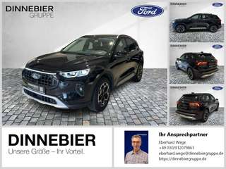 Schräge Frontansicht auf einen Ford Kuga , freigestellt