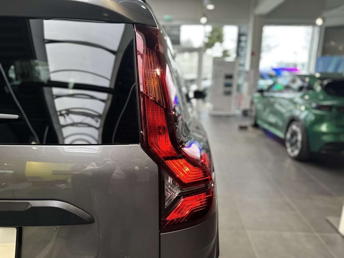 Fahrzeugbild eines Dacia Jogger
