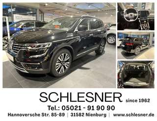 Schräge Frontansicht auf einen Renault Koleos , freigestellt