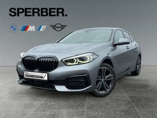 Schräge Frontansicht auf einen BMW 1er-Reihe , freigestellt
