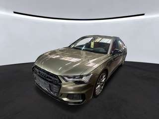 Schräge Frontansicht auf einen Audi S6 , freigestellt