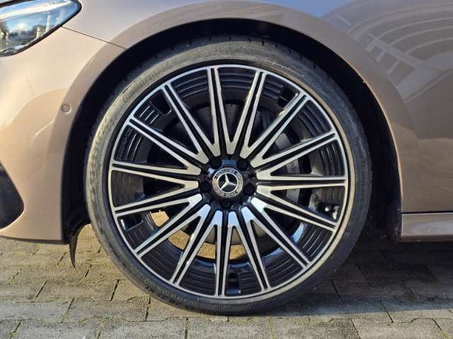 Fahrzeugbild eines Mercedes-Benz E-Klasse