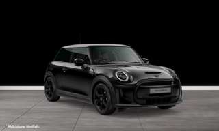 Schräge Frontansicht auf einen MINI COOPER SE , freigestellt