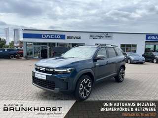 Schräge Frontansicht auf einen Dacia Bigster , freigestellt