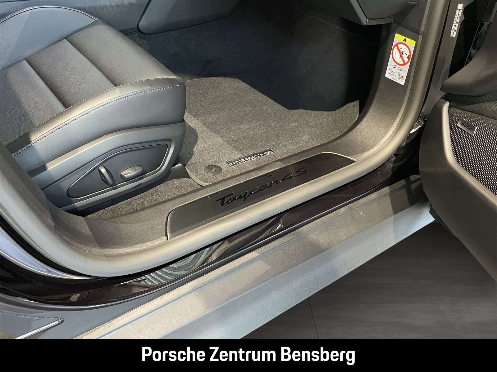 Fahrzeugbild eines Porsche Taycan