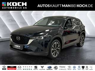 Schräge Frontansicht auf einen Mazda CX-5 , freigestellt