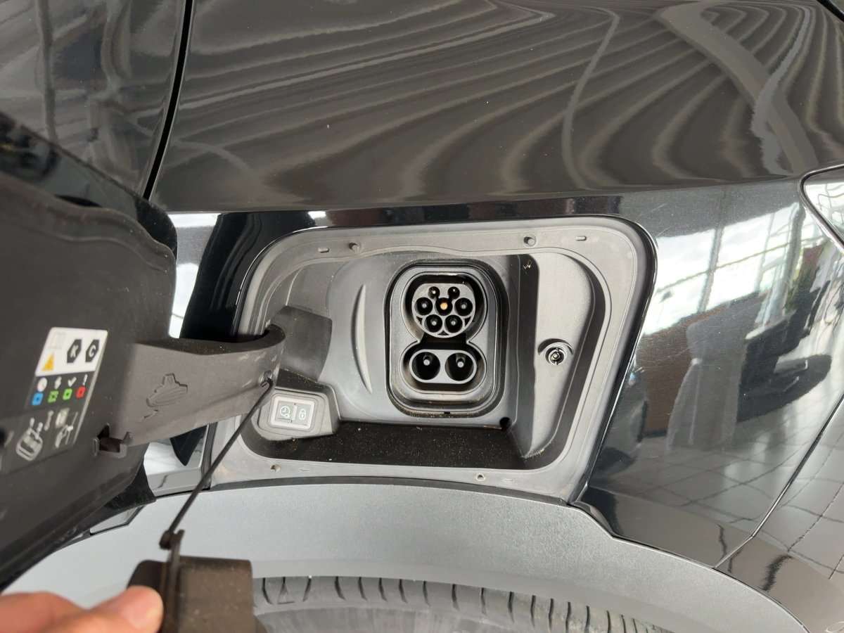 Fahrzeugbild eines Opel Mokka Electric
