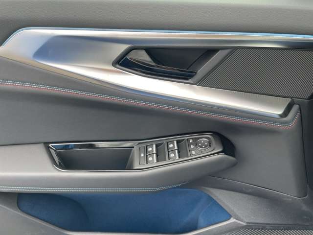 Fahrzeugbild eines Renault Rafale