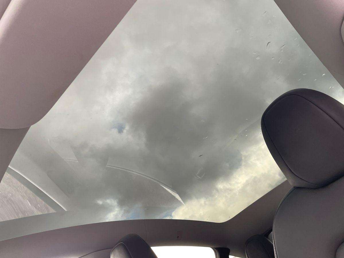 Fahrzeugbild eines TESLA Model Y