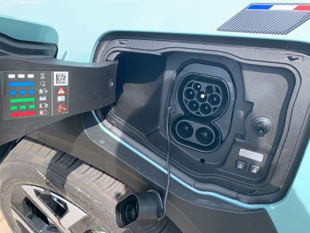 Fahrzeugbild eines Renault 4 E-TECH