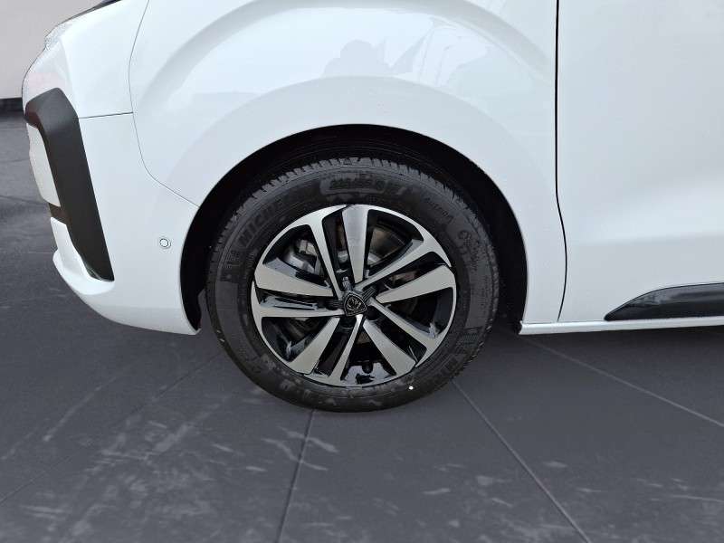 Fahrzeugbild eines Peugeot Traveller