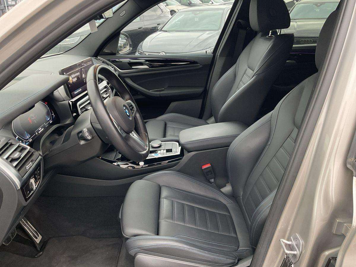 Fahrzeugbild eines BMW ix3