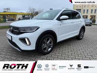 Schräge Frontansicht auf einen Volkswagen T-Cross , freigestellt