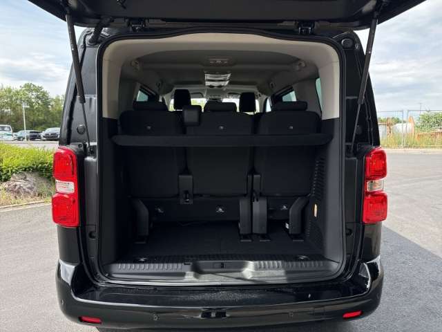 Fahrzeugbild eines Peugeot Traveller
