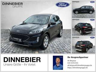 Schräge Frontansicht auf einen Ford Kuga , freigestellt