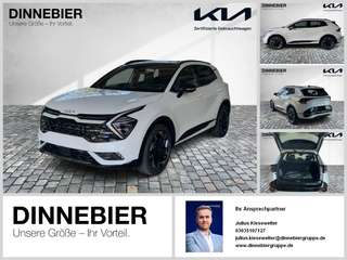 Schräge Frontansicht auf einen Kia Sportage , freigestellt