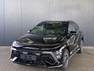 Schräge Frontansicht auf einen Hyundai Kona , freigestellt