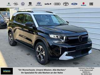 Schräge Frontansicht auf einen Citroën C3 Aircross , freigestellt