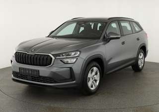 Schräge Frontansicht auf einen Skoda Kodiaq , freigestellt