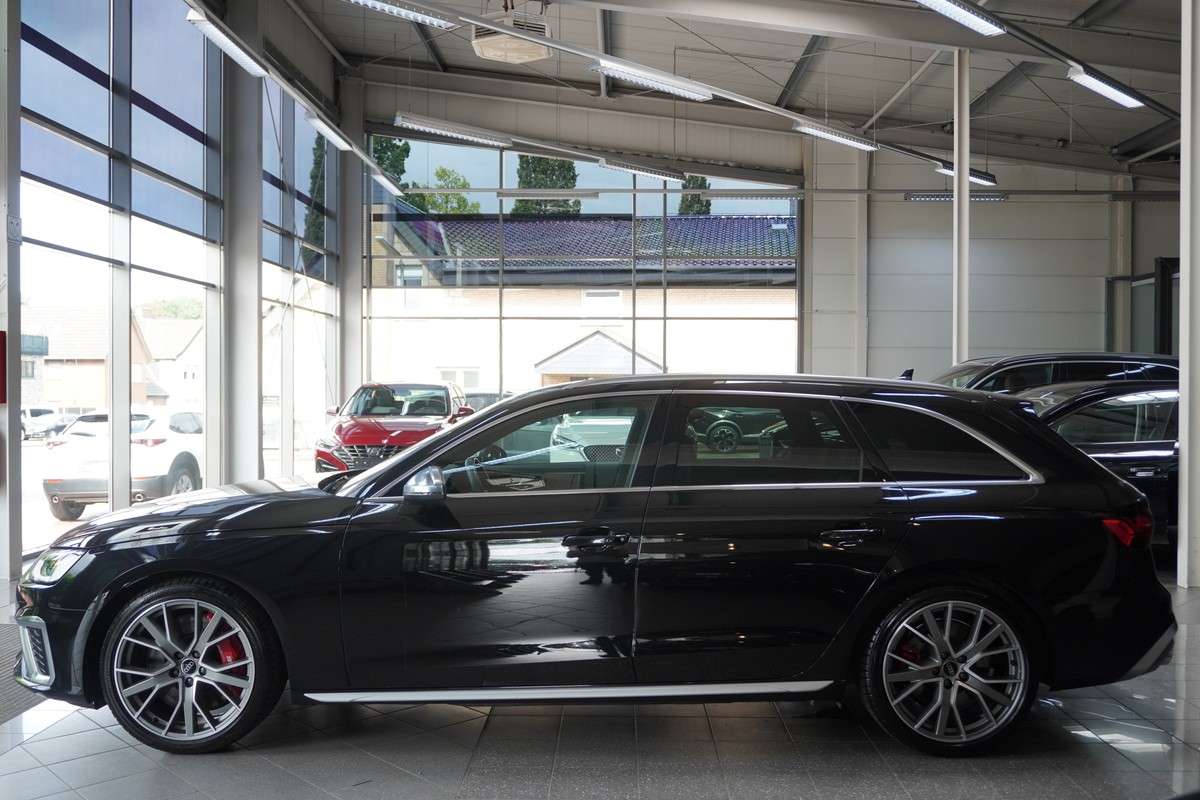 Fahrzeugbild eines Audi S4