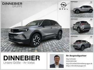 Schräge Frontansicht auf einen Opel Mokka , freigestellt