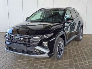 Schräge Frontansicht auf einen Hyundai Tucson , freigestellt