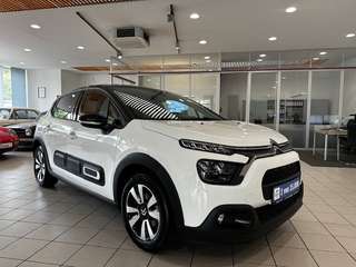 Schräge Frontansicht auf einen Citroën C3 , freigestellt