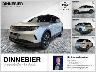 Schräge Frontansicht auf einen Opel Grandland X , freigestellt