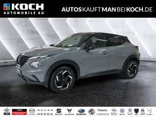 Schräge Frontansicht auf einen Nissan JUKE , freigestellt
