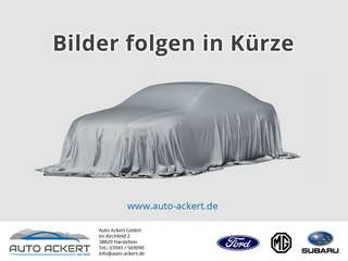 Schräge Frontansicht auf einen Opel Astra , freigestellt