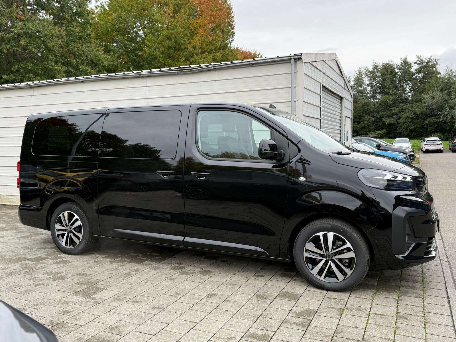 Fahrzeugbild eines Peugeot Traveller
