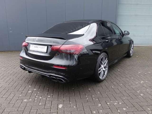 Fahrzeugbild eines Mercedes-Benz E-Klasse