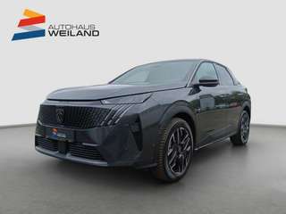 Schräge Frontansicht auf einen Peugeot 3008 , freigestellt