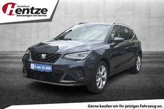 Schräge Frontansicht auf einen SEAT Arona , freigestellt