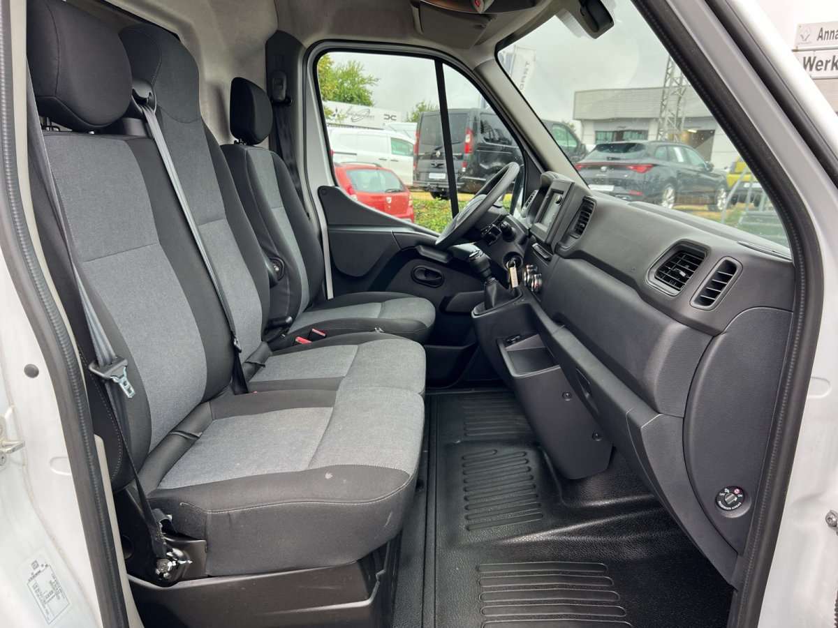 Fahrzeugbild eines Nissan Interstar