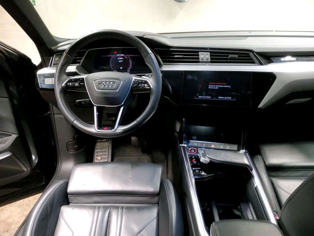 Fahrzeugbild eines Audi e-tron