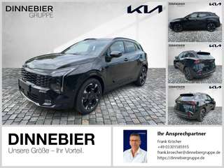 Schräge Frontansicht auf einen Kia Sportage , freigestellt