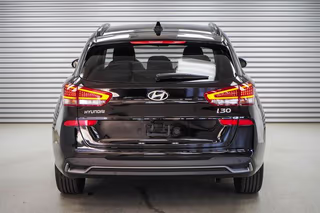 Schräge Frontansicht auf einen Hyundai i30 , freigestellt