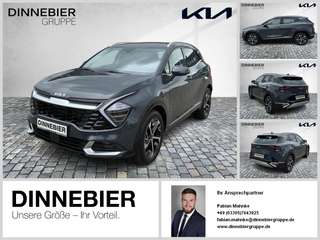 Schräge Frontansicht auf einen Kia Sportage , freigestellt