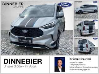 Schräge Frontansicht auf einen Ford Tourneo Custom , freigestellt