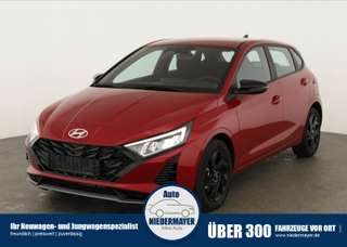 Schräge Frontansicht auf einen Hyundai i20 , freigestellt