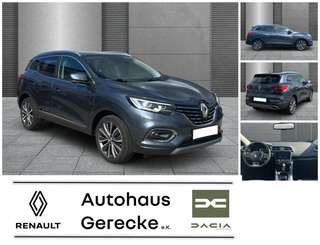 Schräge Frontansicht auf einen Renault Kadjar , freigestellt