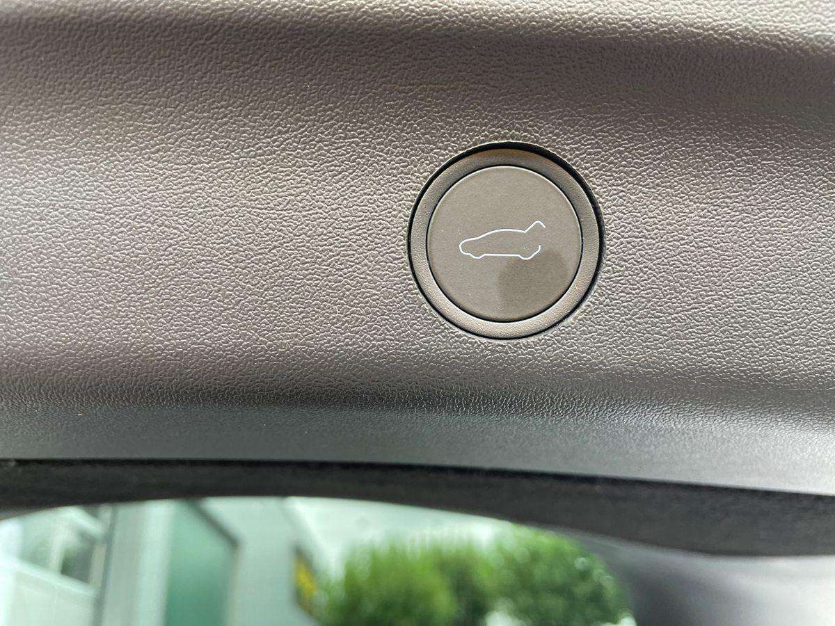 Fahrzeugbild eines TESLA Model Y