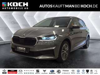 Schräge Frontansicht auf einen Skoda Fabia , freigestellt