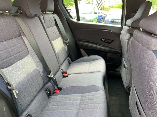 Fahrzeugbild eines Renault 4 E-TECH