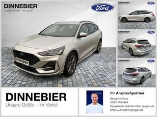 Schräge Frontansicht auf einen Ford Focus , freigestellt
