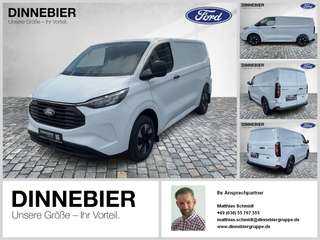Schräge Frontansicht auf einen Ford Transit Custom , freigestellt